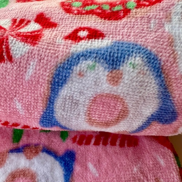 2 Christmas Doughnuts Pink Kitchen Towels Santa Gnome Polar Bear Penguin Candy - Picture 10 of 11
